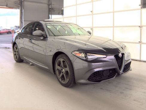 Used 2017 Alfa Romeo Giulia Ti w/ TI 18" Sport Package AWD/4WD image 2