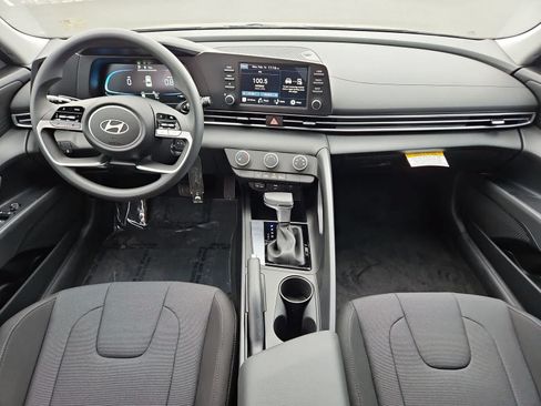 Used 2026 Hyundai Elantra SE FWD image 14
