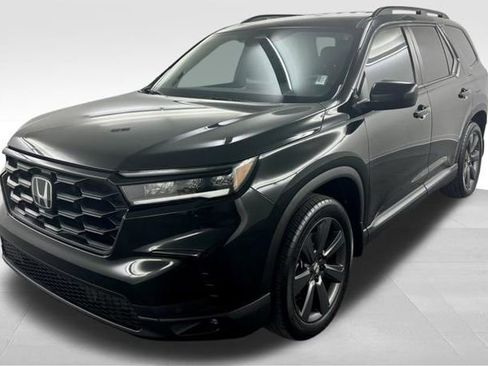 Used 2025 Honda Pilot Sport image 4