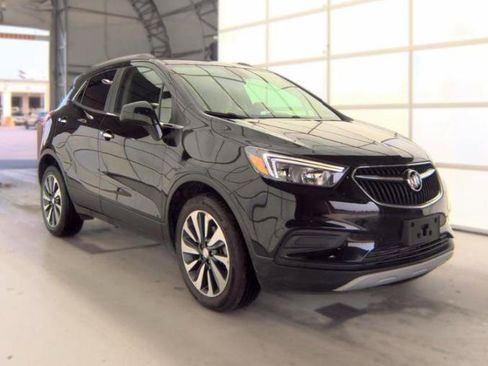 Used 2021 Buick Encore Preferred AWD/4WD image 2