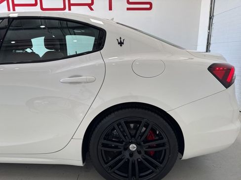 Used 2022 Maserati Ghibli Modena Q4 image 10