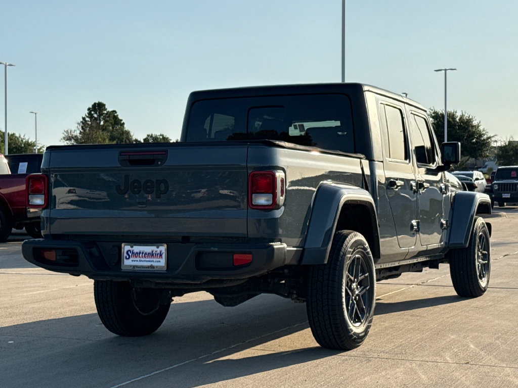 Used 2024 Jeep Gladiator Sport AWD/4WD image 9
