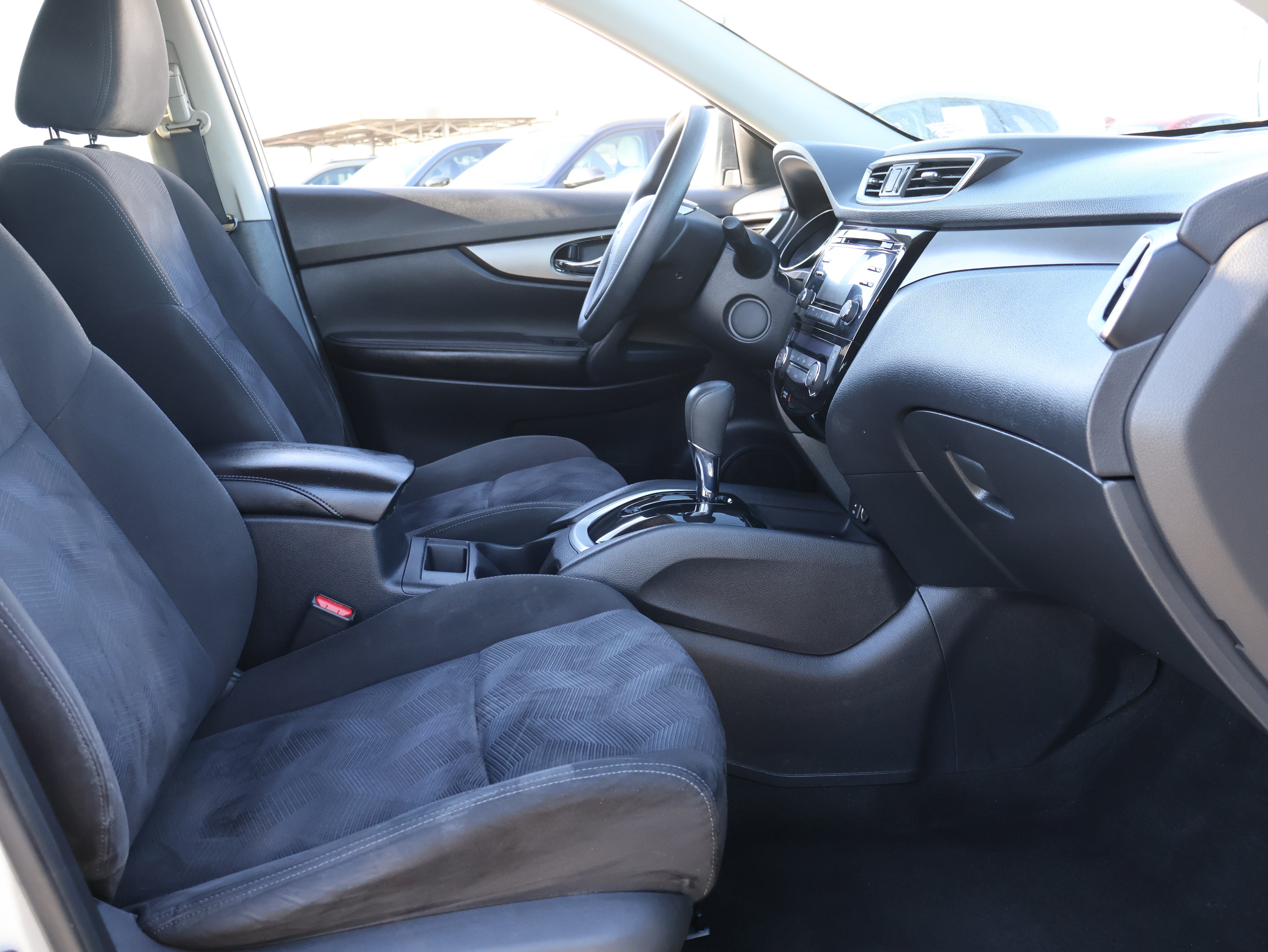 Used 2015 Nissan Rogue SV AWD/4WD image 9