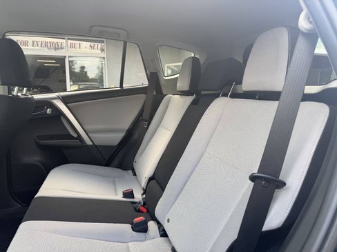 Used 2018 Toyota RAV4 XLE AWD/4WD image 23