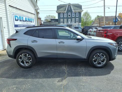 Certified 2026 Chevrolet Trax LT w/ Driver Confidence Package image 4