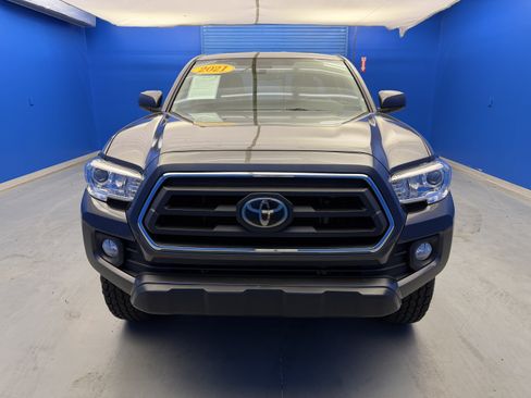Used 2021 Toyota Tacoma SR5 AWD/4WD image 3