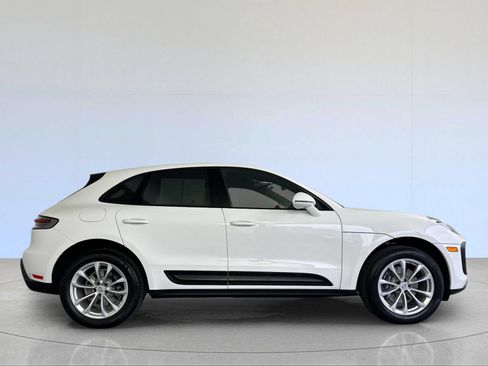 Certified 2026 Porsche Macan AWD/4WD image 9