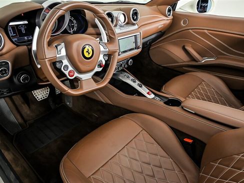 Used 2017 Ferrari California T RWD image 17