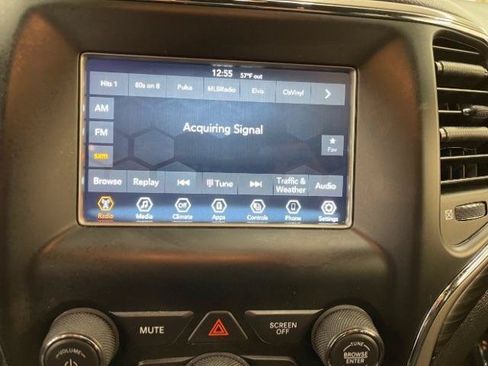 Used 2021 Jeep Grand Cherokee Laredo AWD/4WD image 17