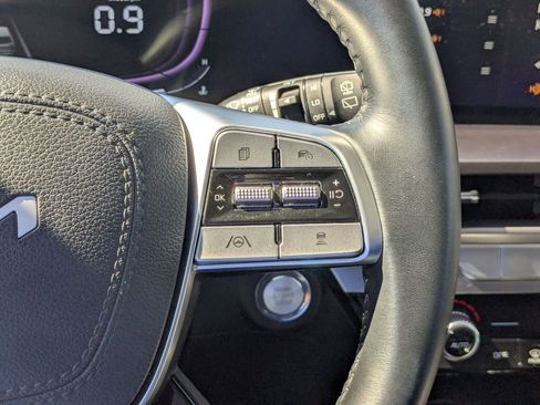 Used 2025 Kia Telluride S image 17