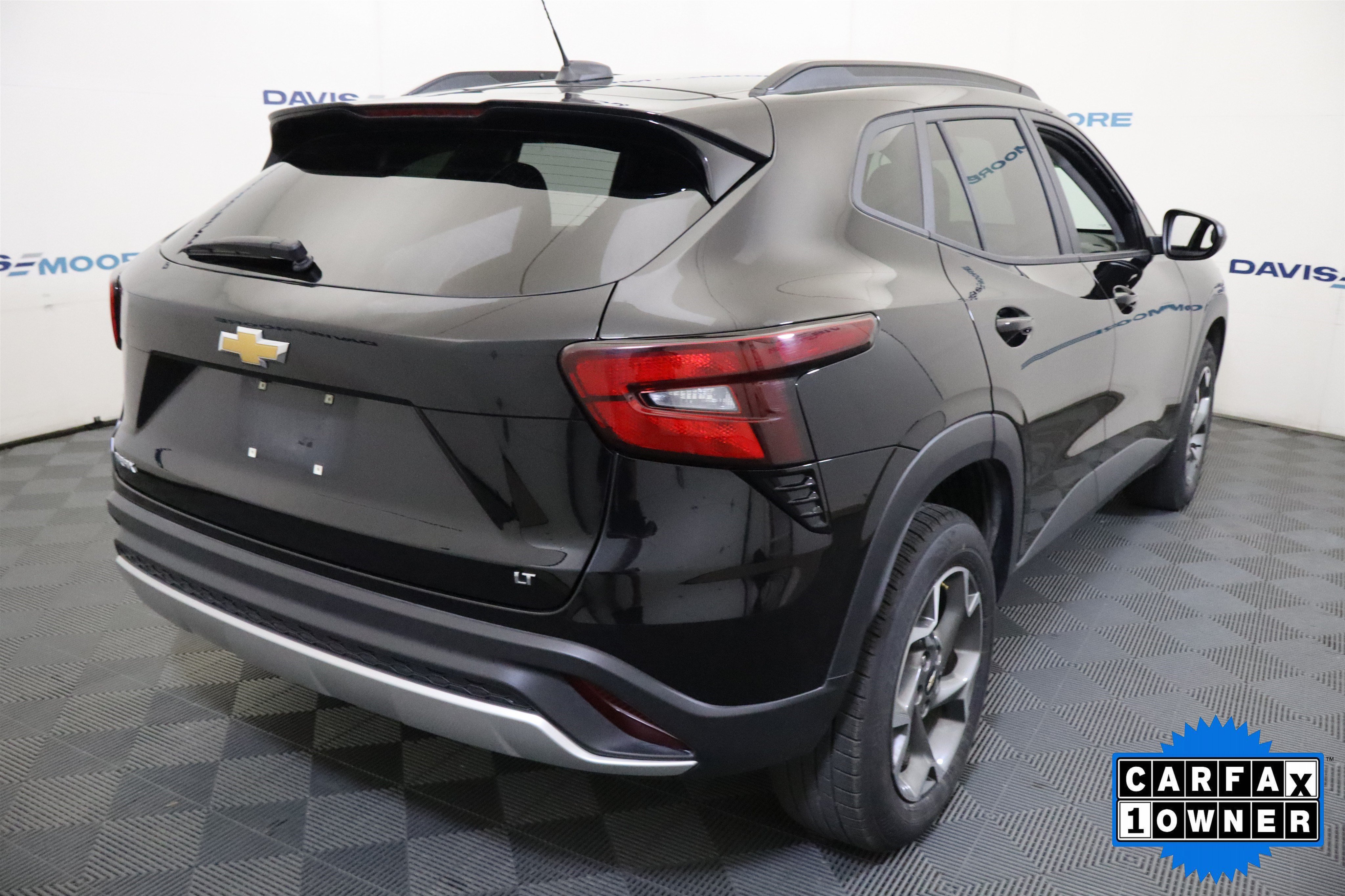 Used 2025 Chevrolet Trax LT FWD image 6