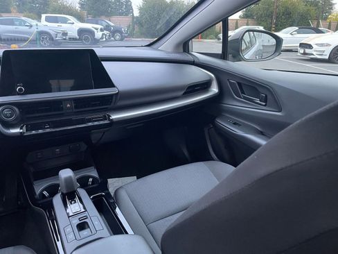 Used 2025 Toyota Prius LE image 35