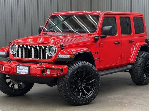 Used 2025 Jeep Wrangler Unlimited Sahara AWD/4WD image 1
