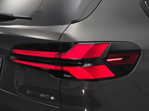 New 2026 BMW X5 xDrive50e w/ M Sport Package AWD/4WD image 33