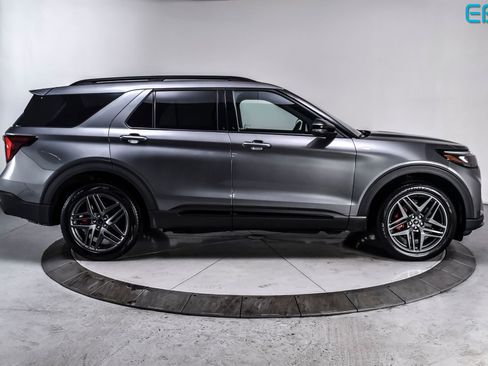Used 2025 Ford Explorer ST-Line w/ ST-Line Street Pack AWD/4WD image 7