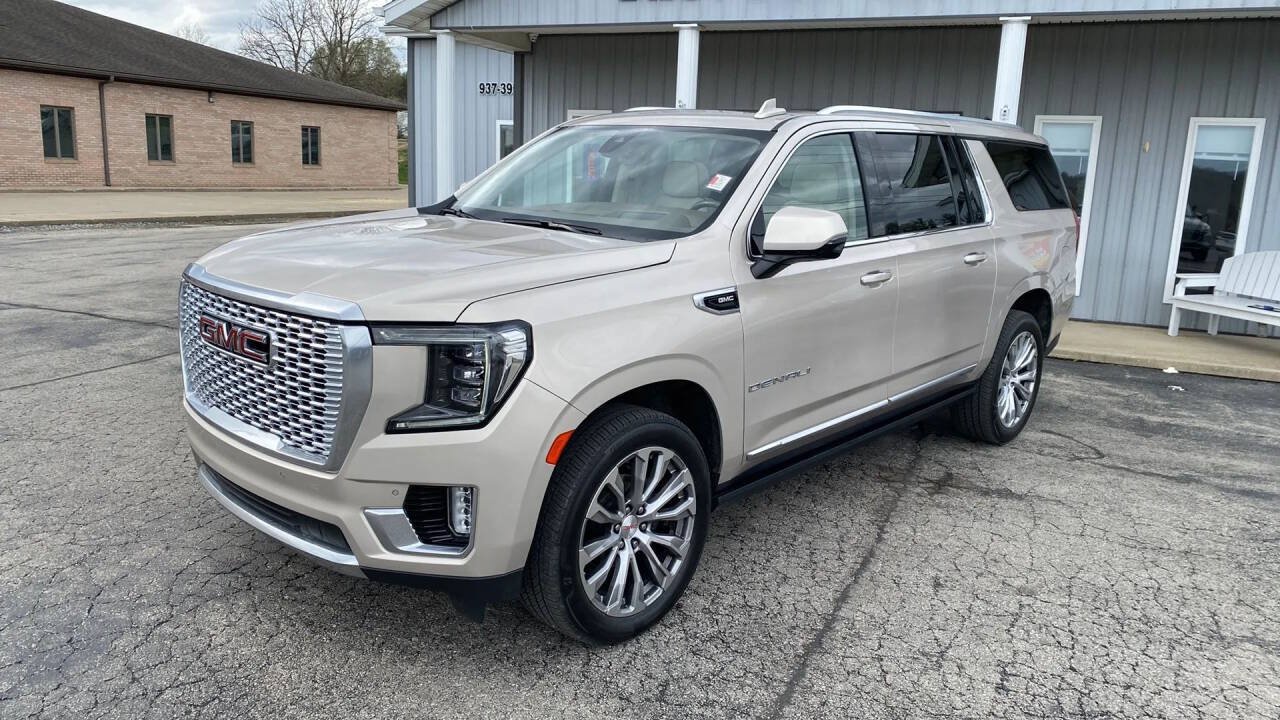 Used 2021 GMC Yukon XL Denali w/ Denali Premium Package AWD/4WD image 3