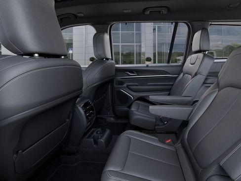 New 2025 Jeep Grand Cherokee L Limited w/ Luxury Tech Group II image 25