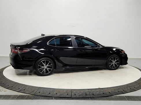 Used 2023 Toyota Camry SE image 8