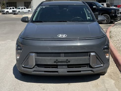 Used 2024 Hyundai Kona SEL image 2