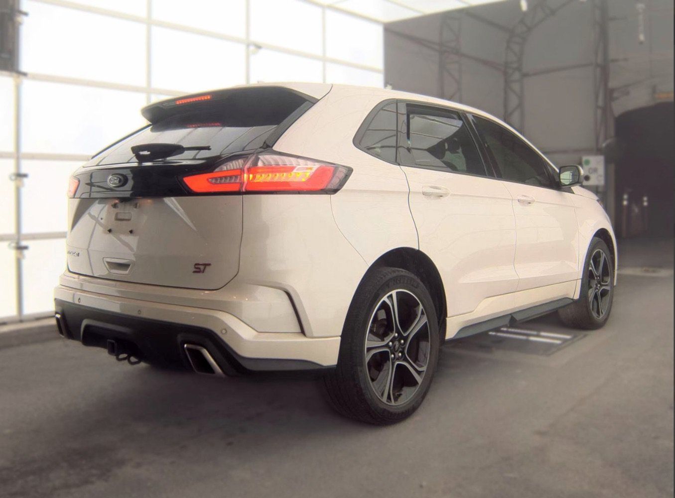 Used 2019 Ford Edge ST w/ Convenience Package AWD/4WD image 4