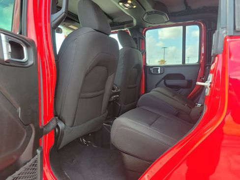 Used 2023 Jeep Gladiator Sport AWD/4WD image 11