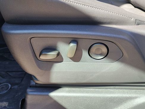 New 2026 GMC Sierra 1500 SLT image 18