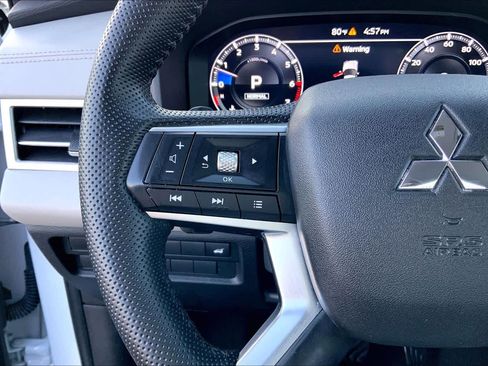 Used 2023 Mitsubishi Outlander SEL image 19