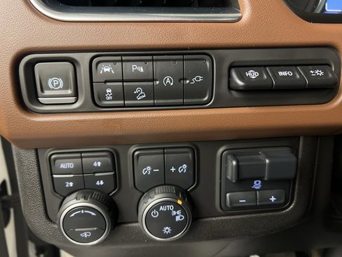 Used 2021 Chevrolet Suburban High Country image 21