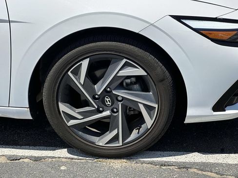 Used 2024 Hyundai Elantra Limited FWD image 6
