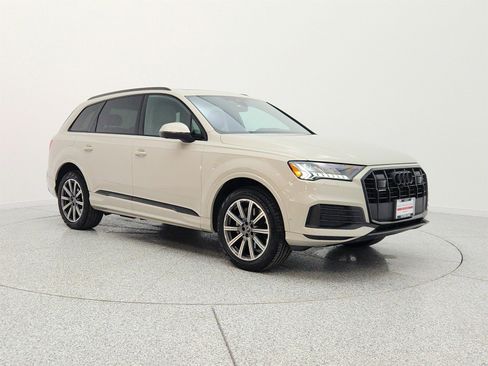 Used 2023 Audi Q7 2.0T Premium Plus w/ Premium Plus Package AWD/4WD image 3