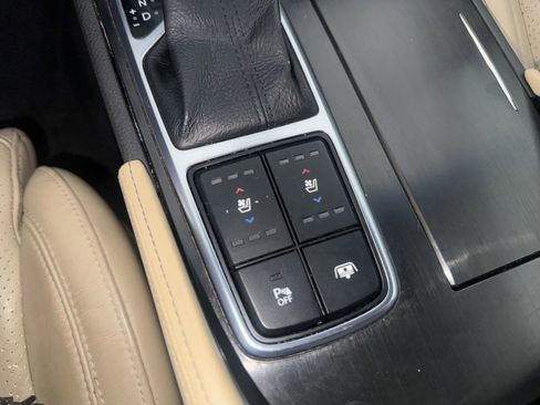 Used 2015 Hyundai Azera Limited image 22