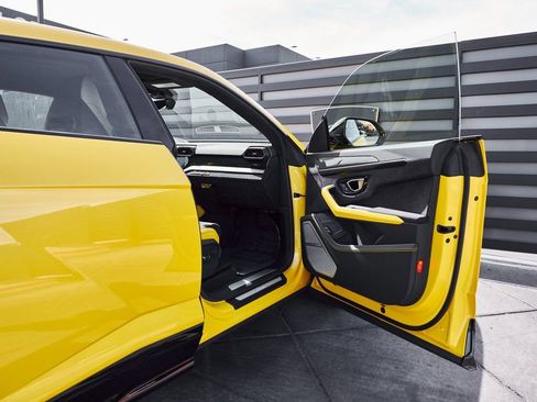 Used 2021 Lamborghini Urus image 22