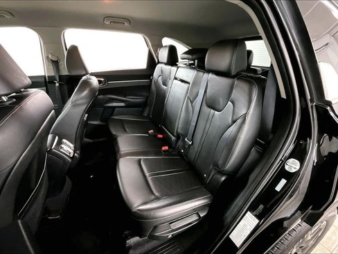 Used 2024 Kia Sorento S image 22
