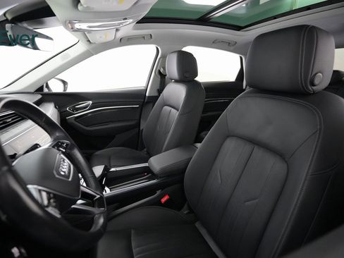 Used 2022 Audi e-tron Premium Plus image 7