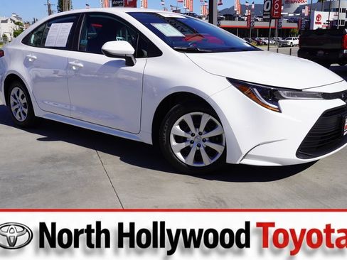 Certified 2025 Toyota Corolla LE image 1