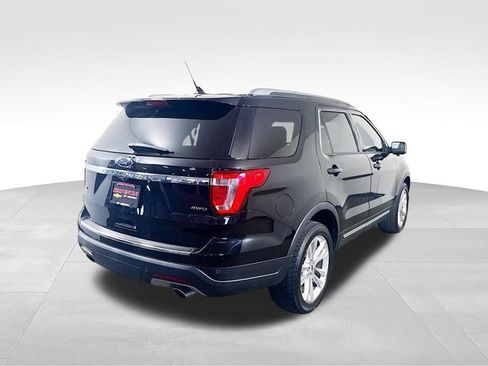 Used 2018 Ford Explorer XLT w/ Equipment Group 202A AWD/4WD image 9