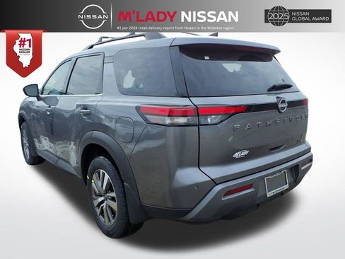 New 2026 Nissan Pathfinder SL image 5