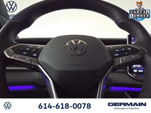 Certified 2025 Volkswagen Tiguan SE R-Line FWD image 21
