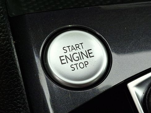 Used 2022 Volkswagen Tiguan SE image 27