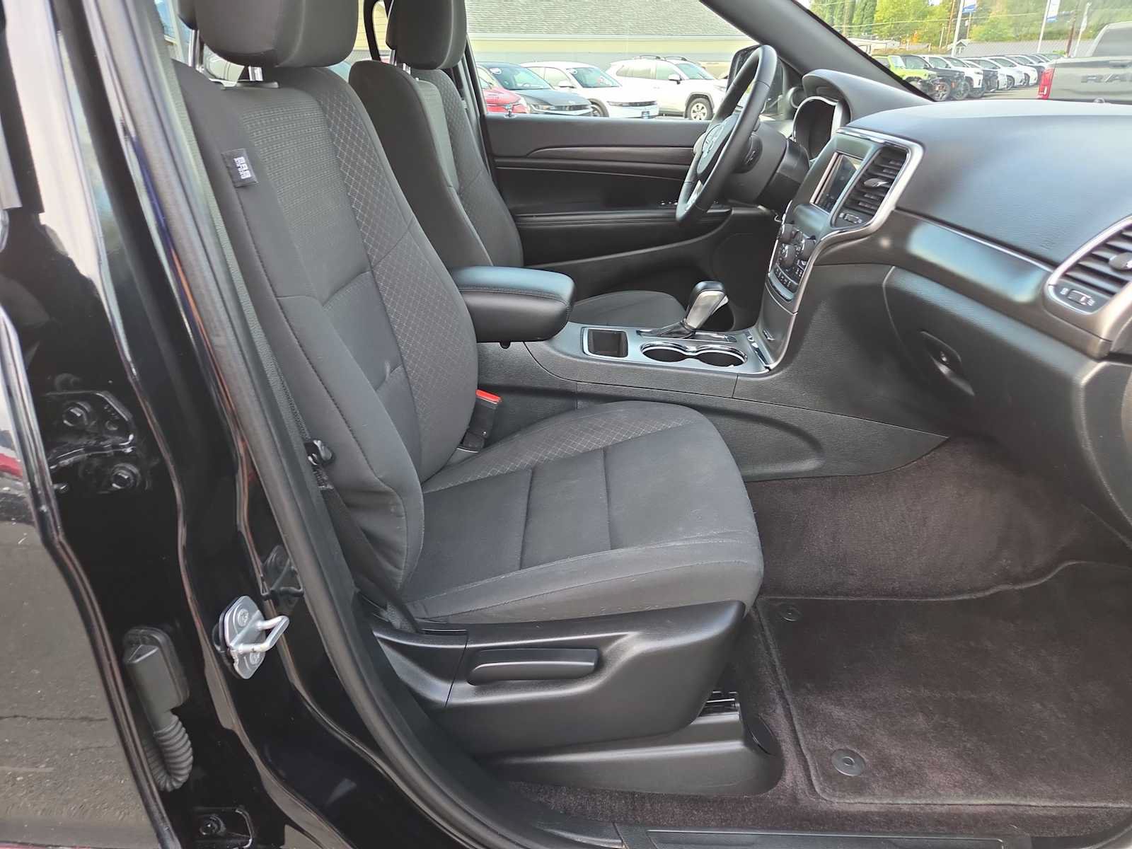 Used 2018 Jeep Grand Cherokee Laredo AWD/4WD image 22