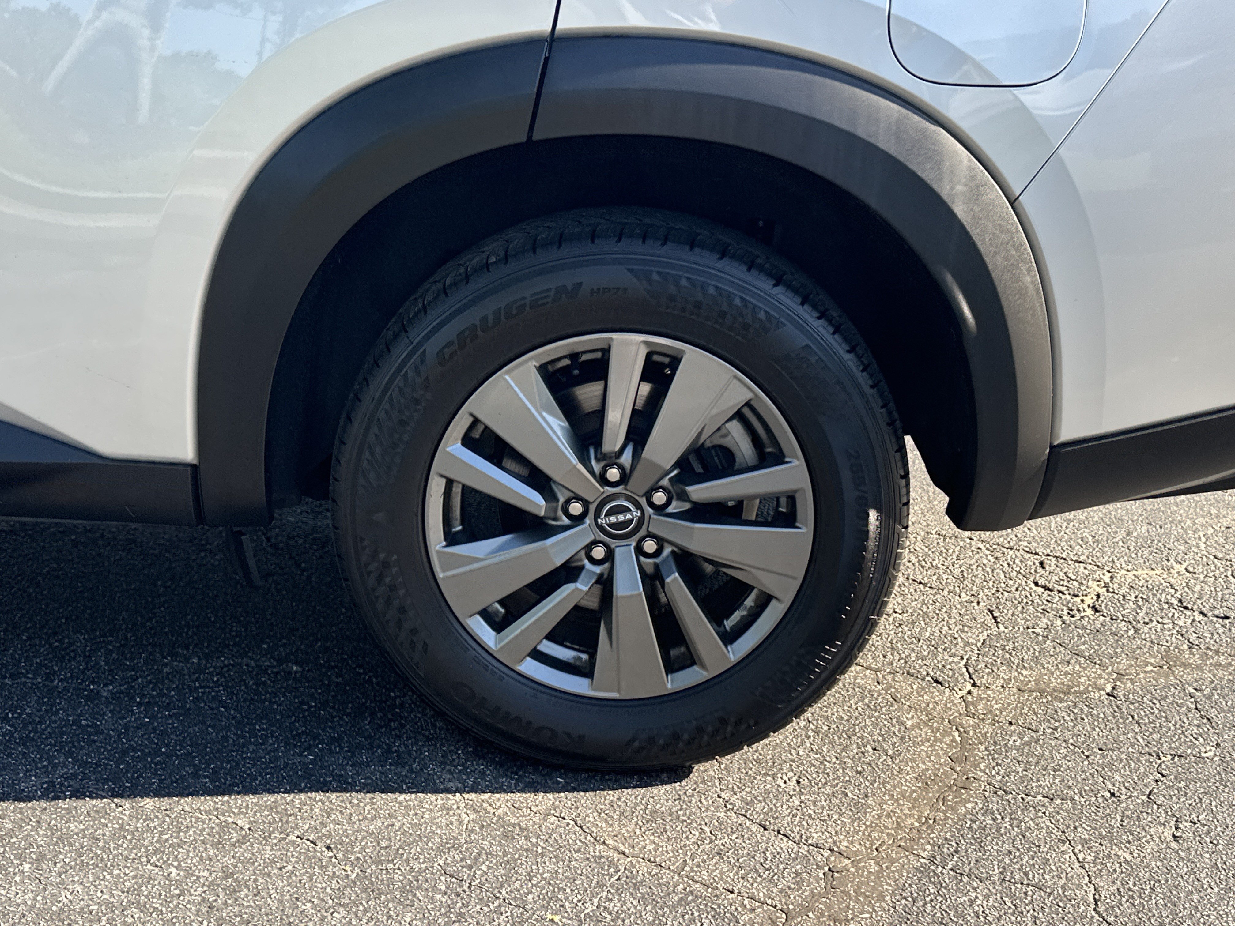 Used 2024 Nissan Pathfinder SV FWD image 18