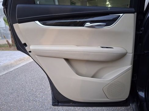 Used 2018 Cadillac XT5 Base image 15