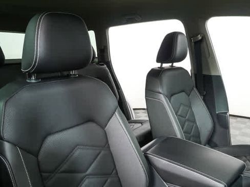 Certified 2025 Volkswagen Atlas SE image 23