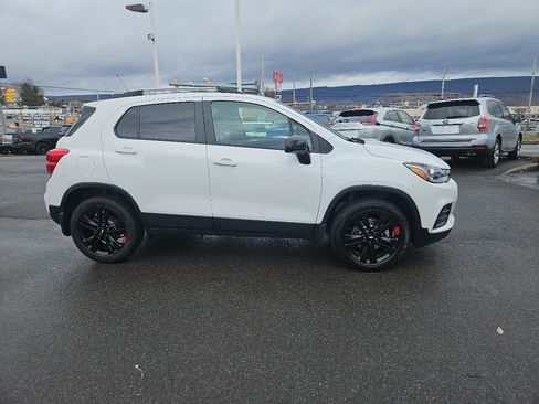 Used 2021 Chevrolet Trax LT w/ Redline Edition image 2