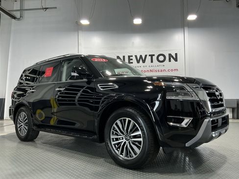 Used 2024 Nissan Armada SL w/ Captain's Chairs Package image 46