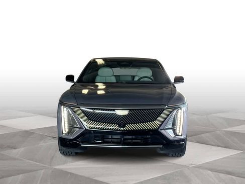 Used 2024 Cadillac Lyriq Luxury AWD/4WD image 3