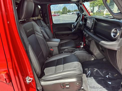 Used 2024 Jeep Wrangler Unlimited Sahara w/ Technology Group AWD/4WD image 33