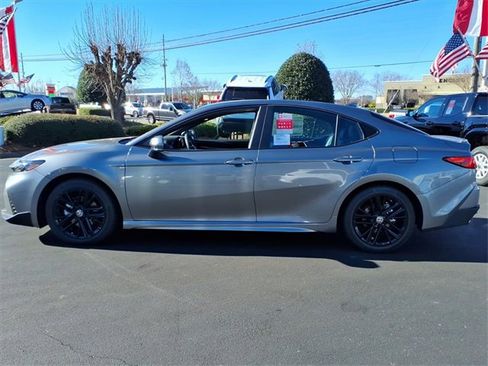 New 2026 Toyota Camry SE image 3