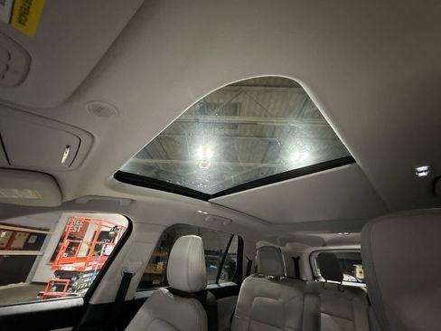 Used 2025 Lincoln Aviator 2WD w/ Jet Appearance Package image 16