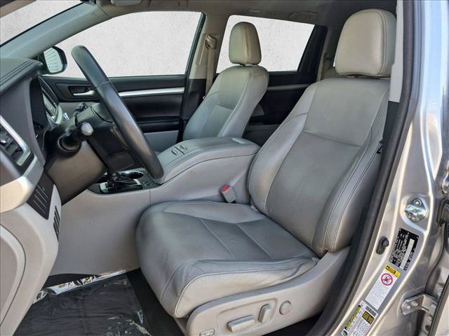 Used 2016 Toyota Highlander XLE AWD/4WD image 17